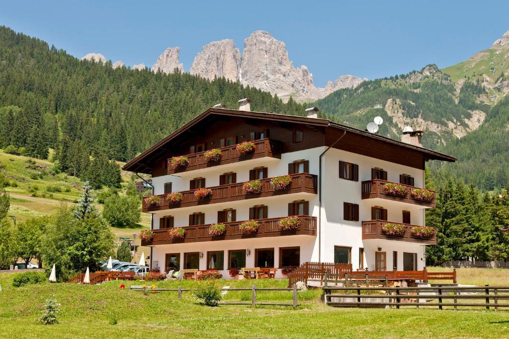 Cesa Edelweiss Living & Spa Кампитело ди Фаса Екстериор снимка