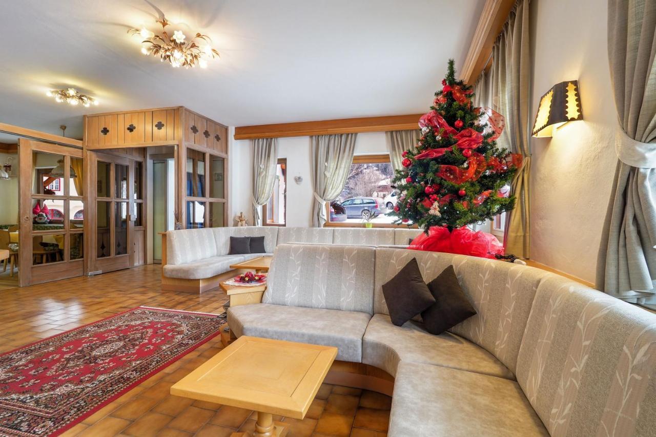 Cesa Edelweiss Living & Spa Кампитело ди Фаса Стая снимка